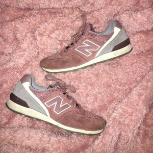 New Balance 696 Sneakers